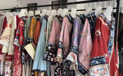 大明湖畔的夏雨荷 寫真火爆 來濟(jì)南體驗當(dāng) 格格 需要提前預(yù)約